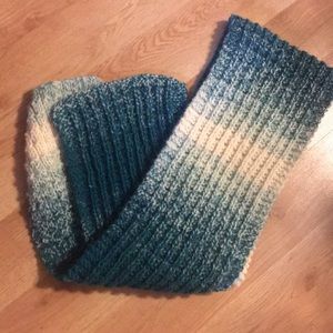 Knitted scarf *